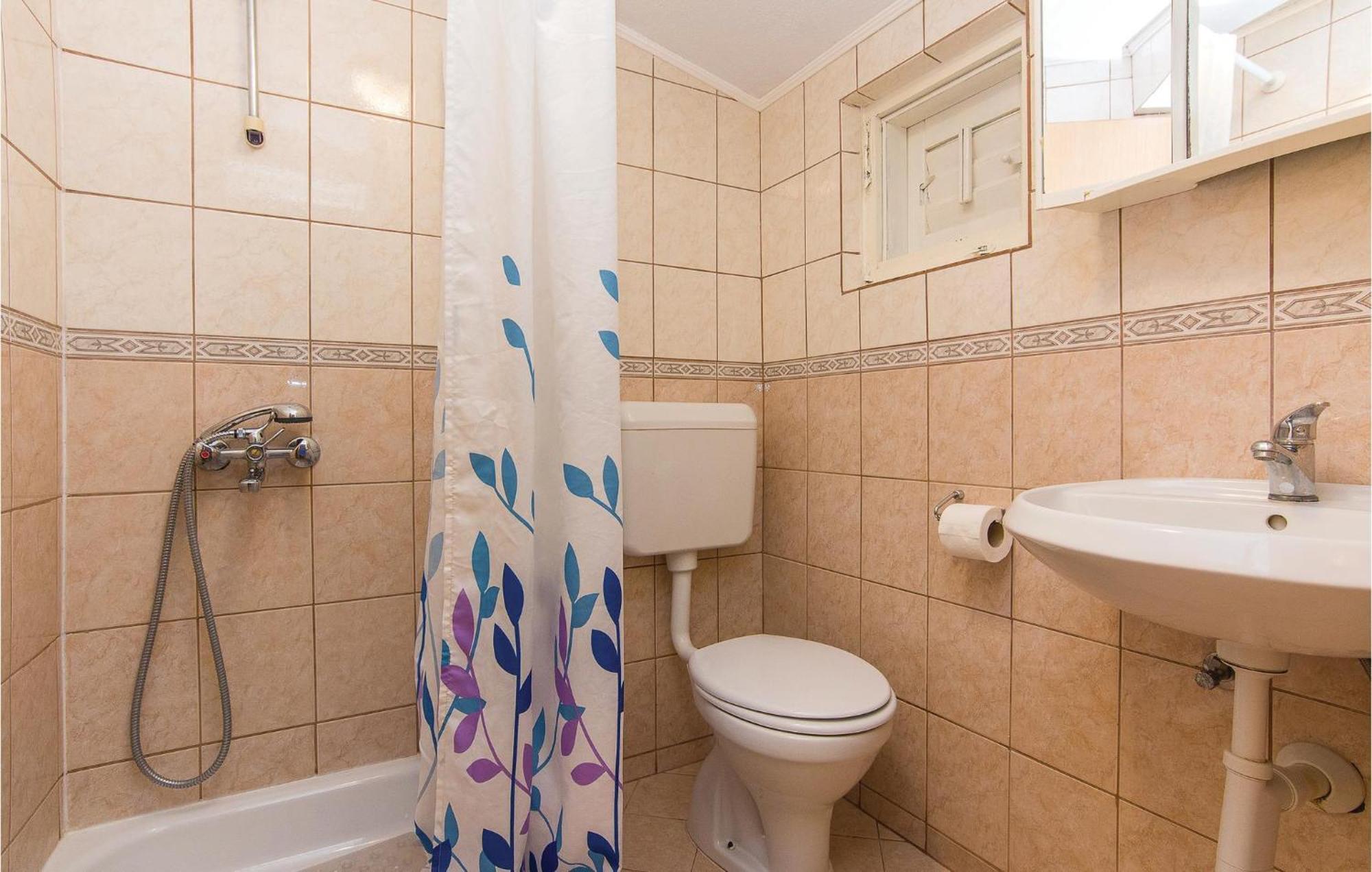 Pet Friendly Apartment In Pakostane With Kitchen Kültér fotó