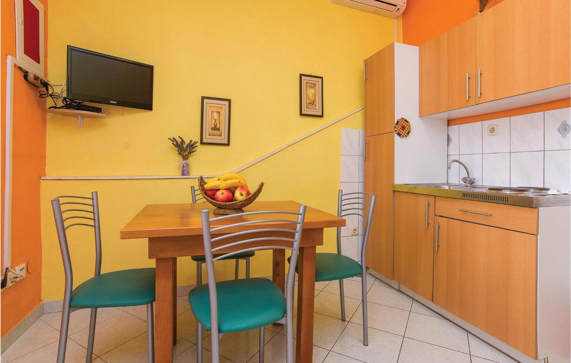 Pet Friendly Apartment In Pakostane With Kitchen Kültér fotó