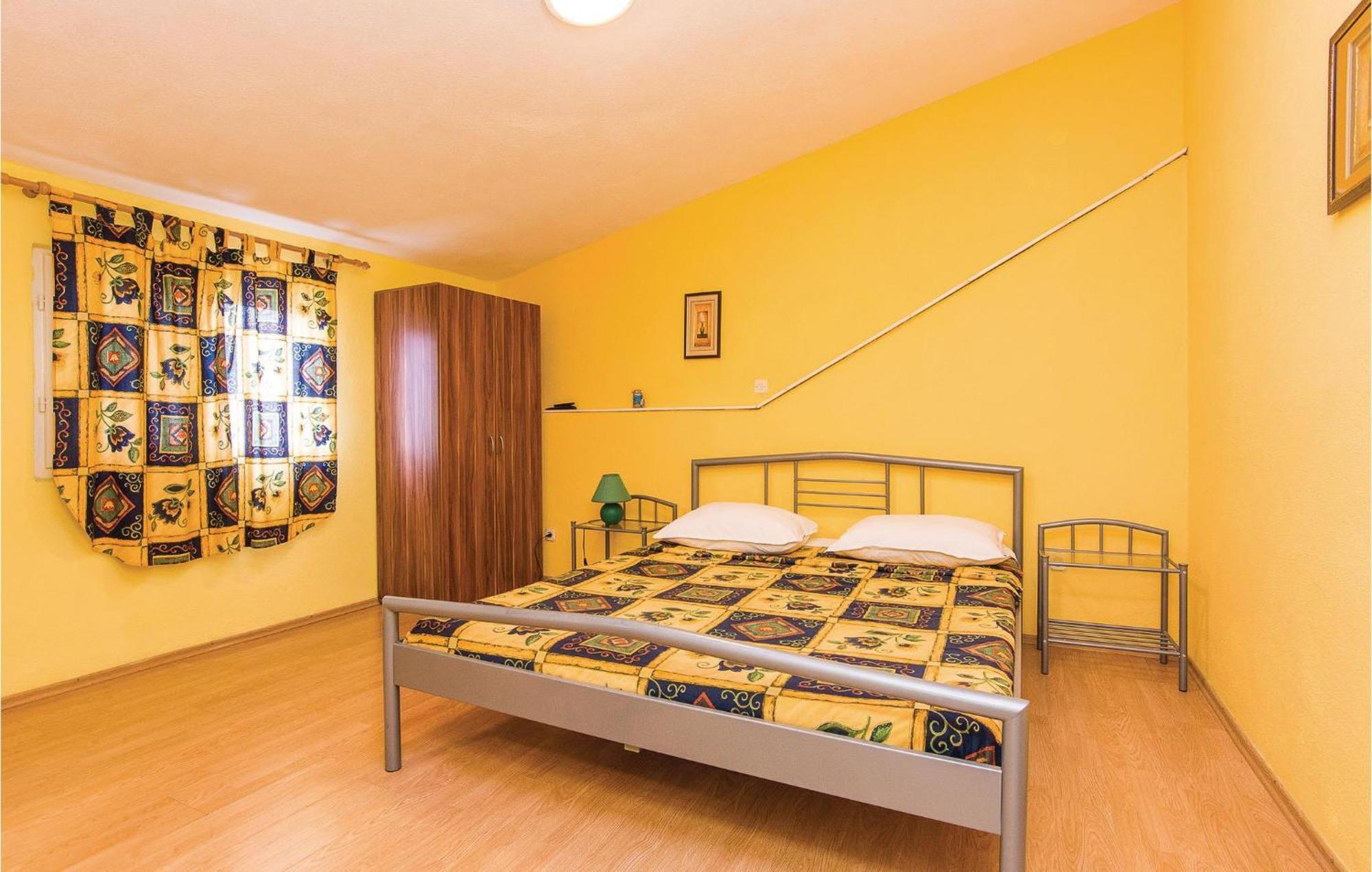 Pet Friendly Apartment In Pakostane With Kitchen Kültér fotó