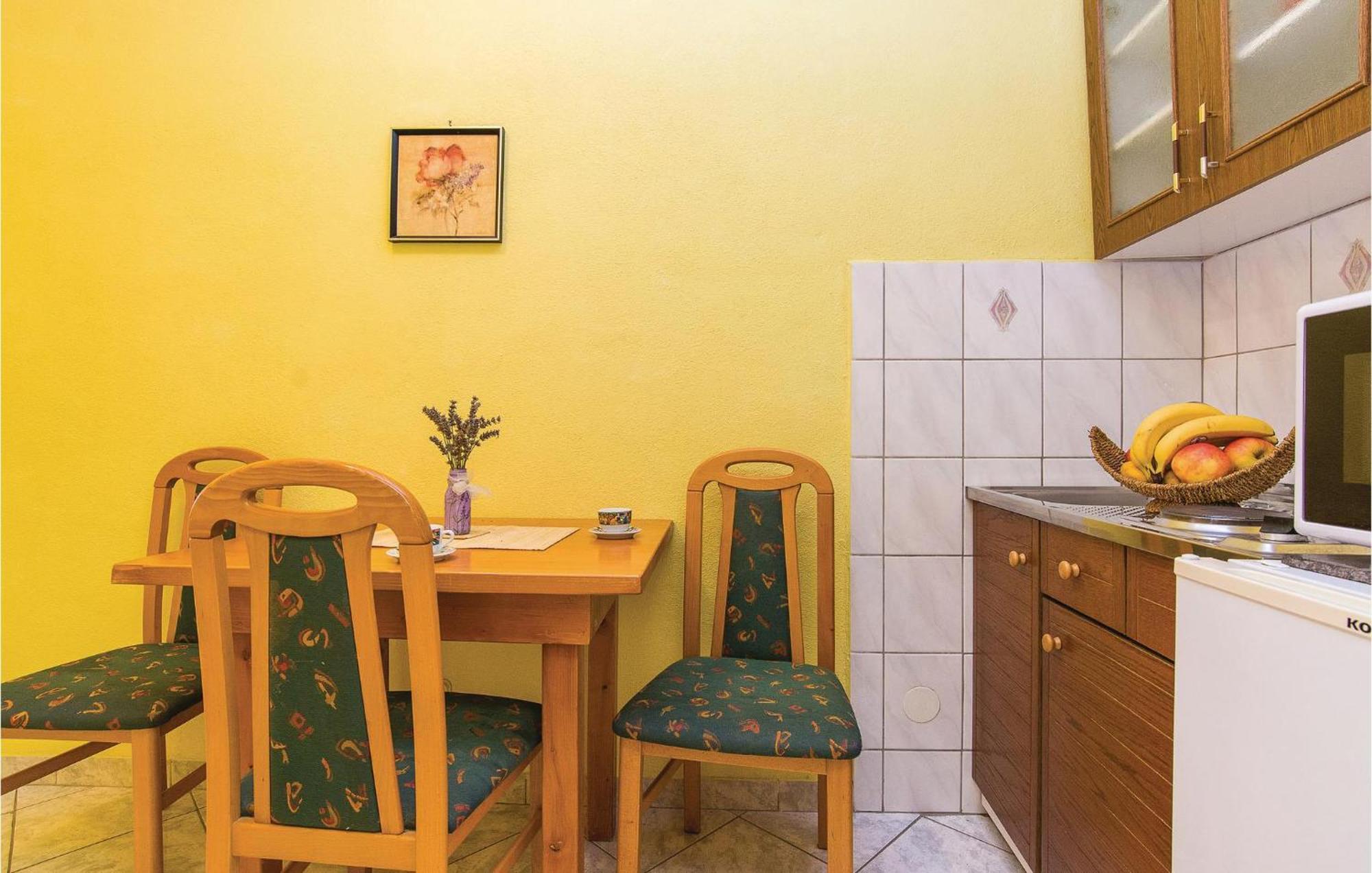 Pet Friendly Apartment In Pakostane With Kitchen Kültér fotó