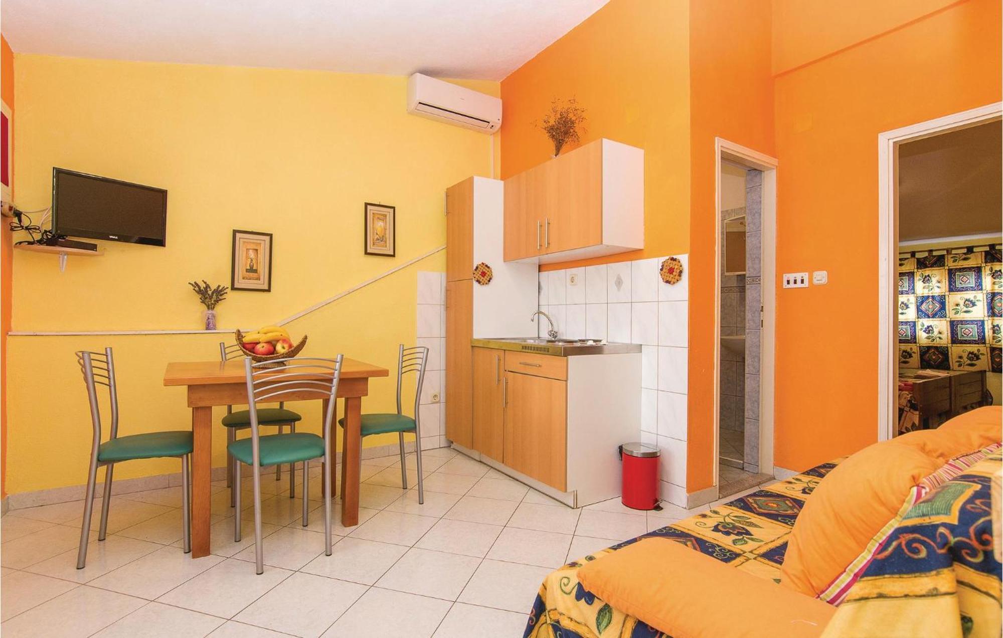 Pet Friendly Apartment In Pakostane With Kitchen Kültér fotó