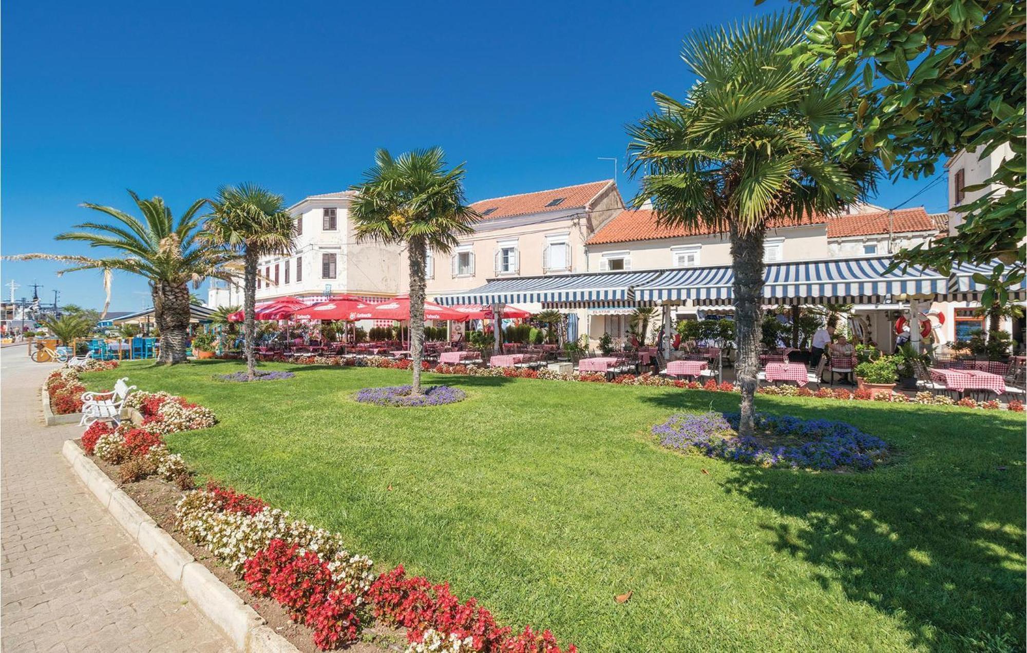 Pet Friendly Apartment In Pakostane With Kitchen Kültér fotó