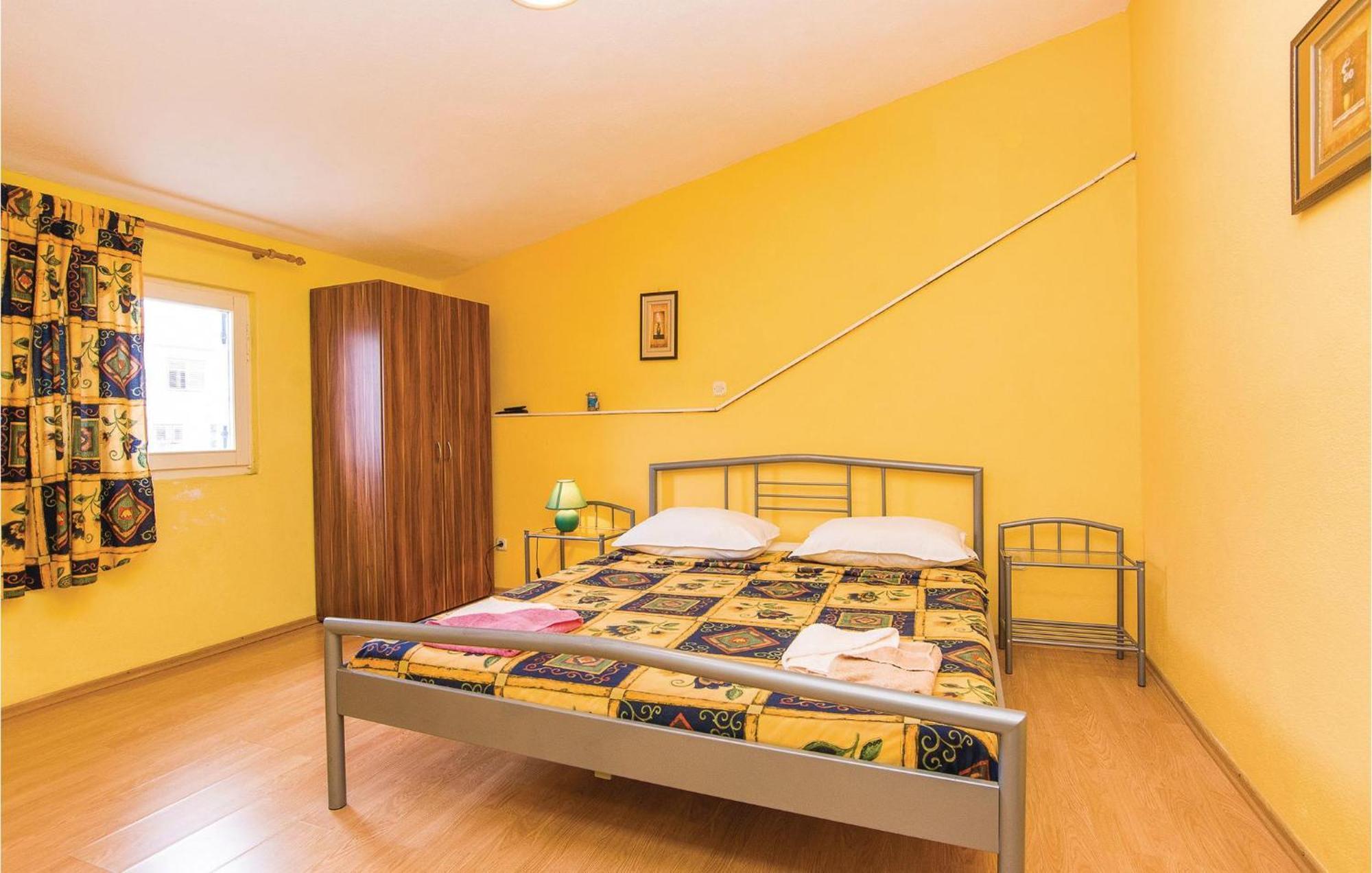 Pet Friendly Apartment In Pakostane With Kitchen Kültér fotó
