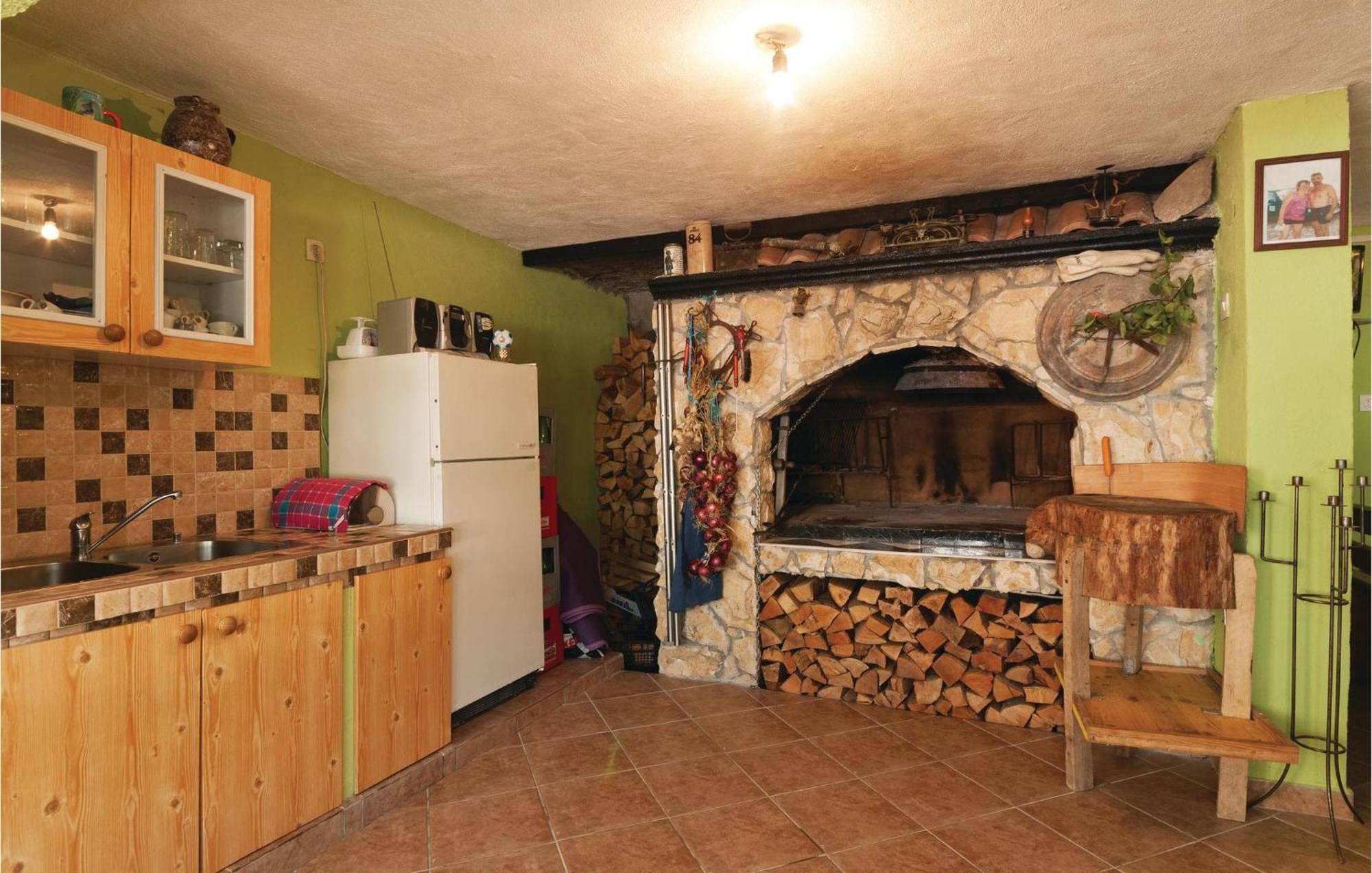 Pet Friendly Apartment In Pakostane With Kitchen Kültér fotó