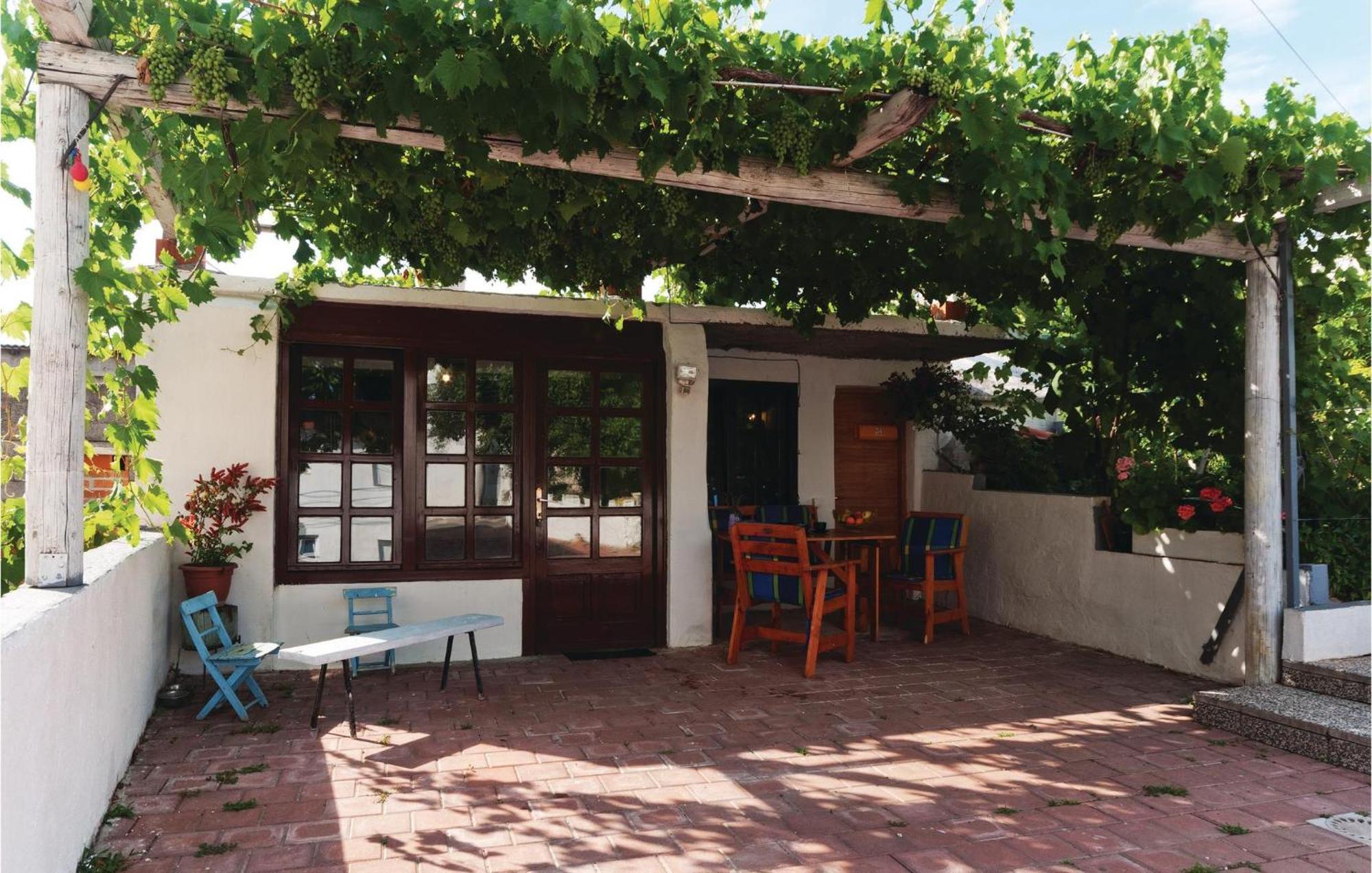 Pet Friendly Apartment In Pakostane With Kitchen Kültér fotó