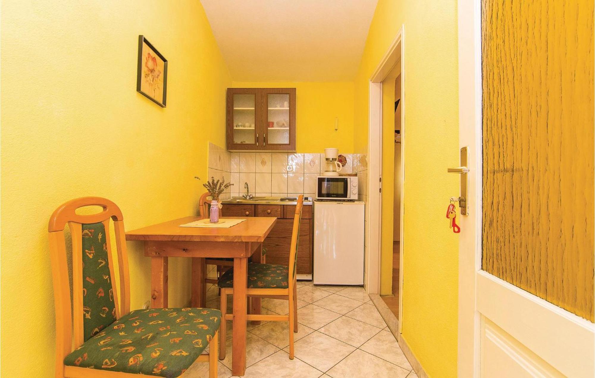 Pet Friendly Apartment In Pakostane With Kitchen Kültér fotó
